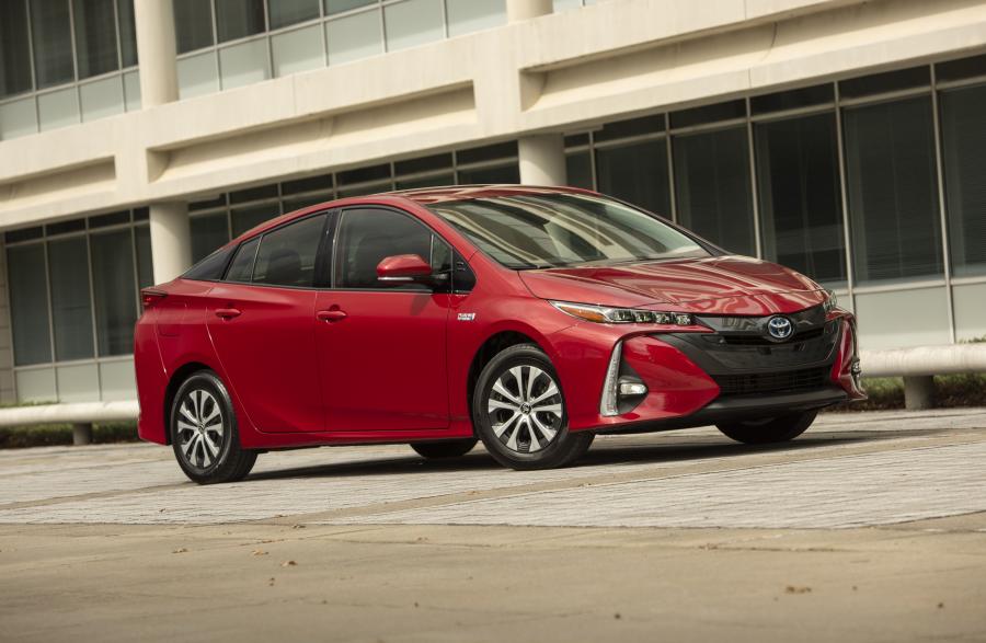  Toyota Prius Prime 2016 года  (NA) (фото 47 из 55)